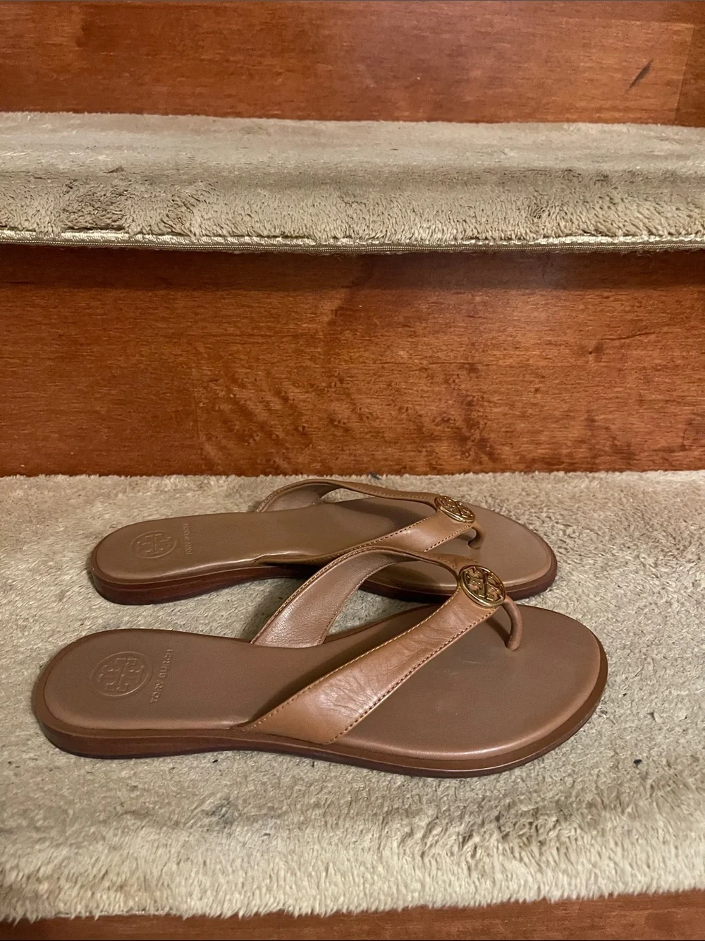 Authentic Tory Burch Tan Leather Thong Sandals with Gold Logo Like New